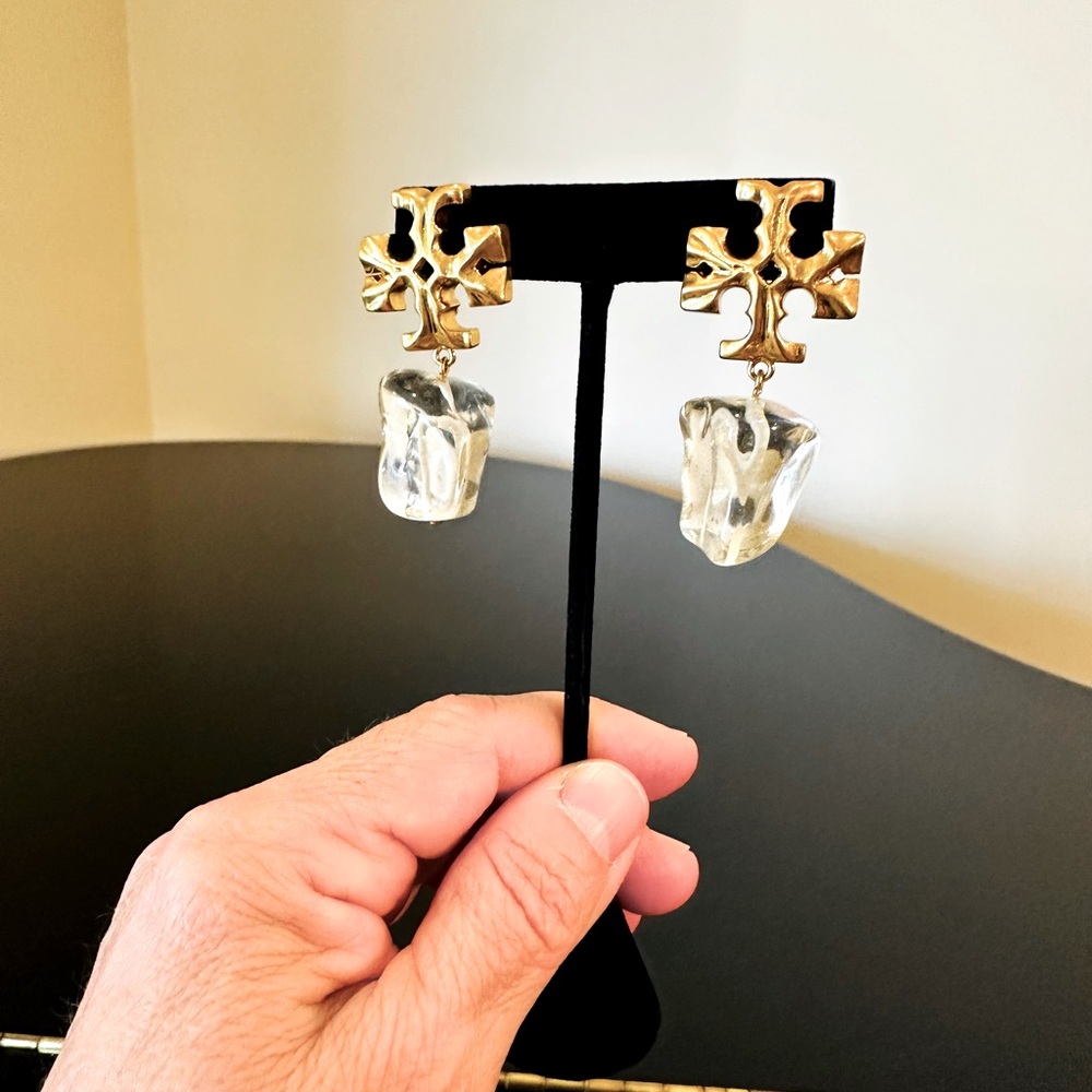 Tory Burch NWT Authentic luxury runway couture RARE logo resin drop earring - Picture 3 of 14